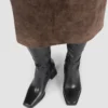 Hedda höga stövlar