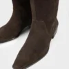 I höga stövlar
